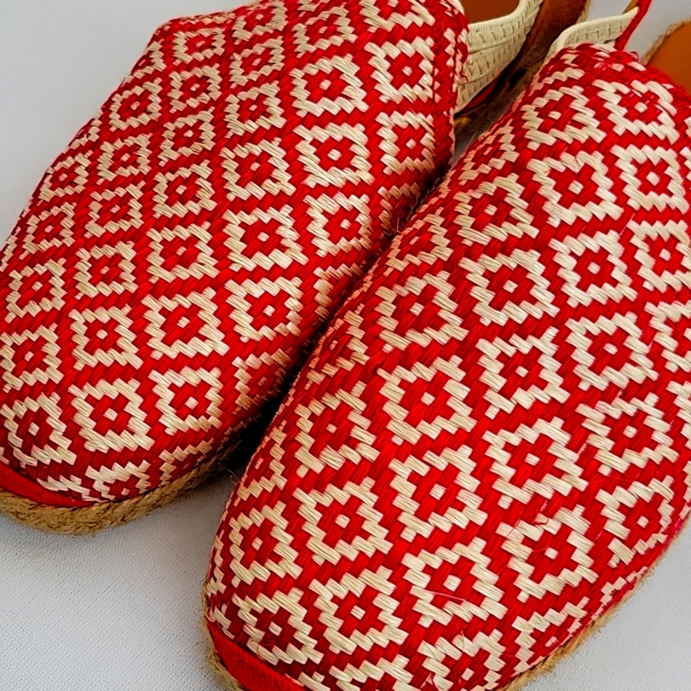 NWB Handcrafted Philippine Artisan Made Sandals - Size 6 - Red/Natural